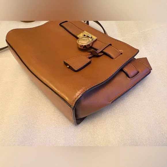 Michael Kors Hamilton Traveler Leather Crossbody Satchel Luggage Gold Lock Key - Picture 11 of 13